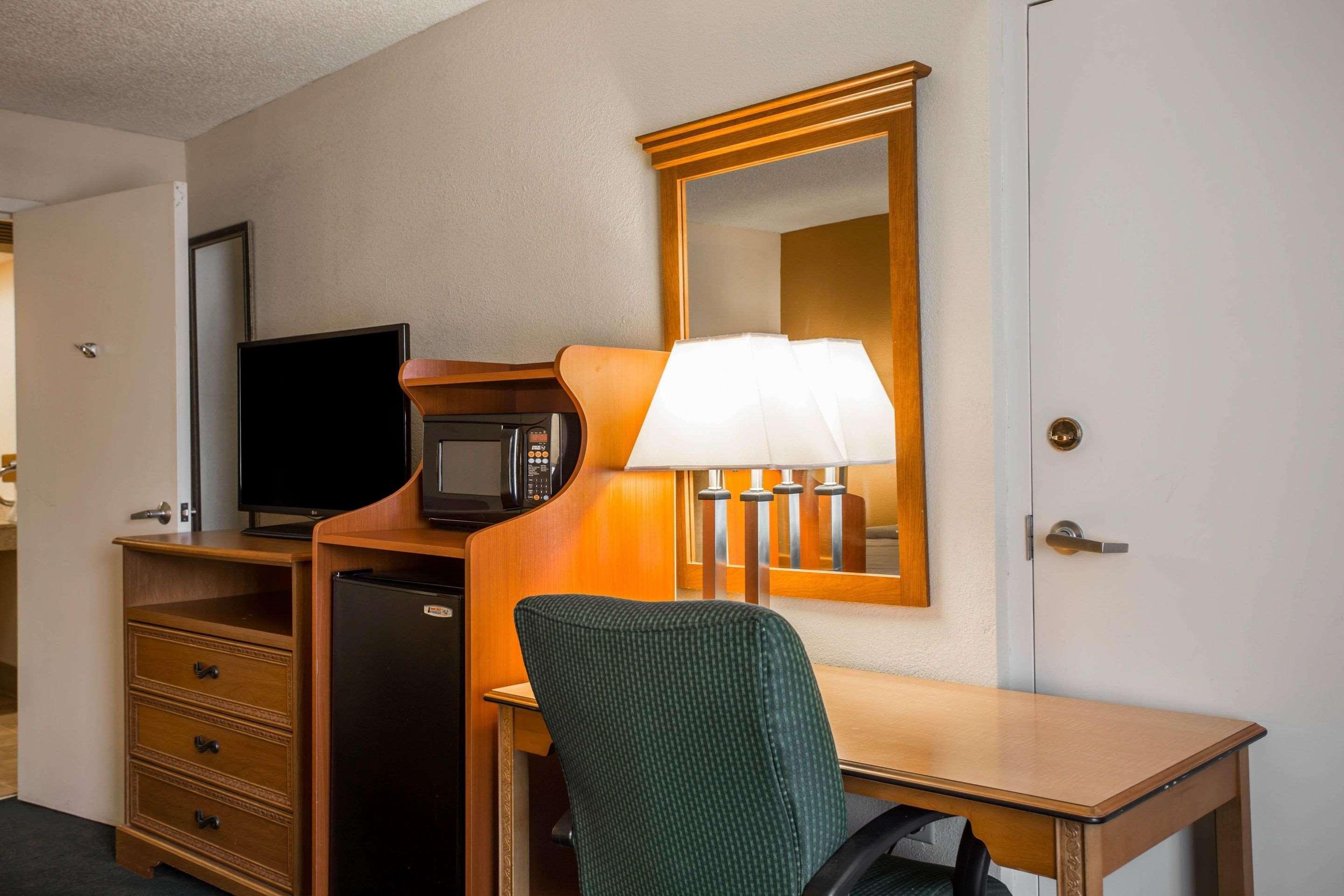 אייקן Quality Inn מראה חיצוני תמונה