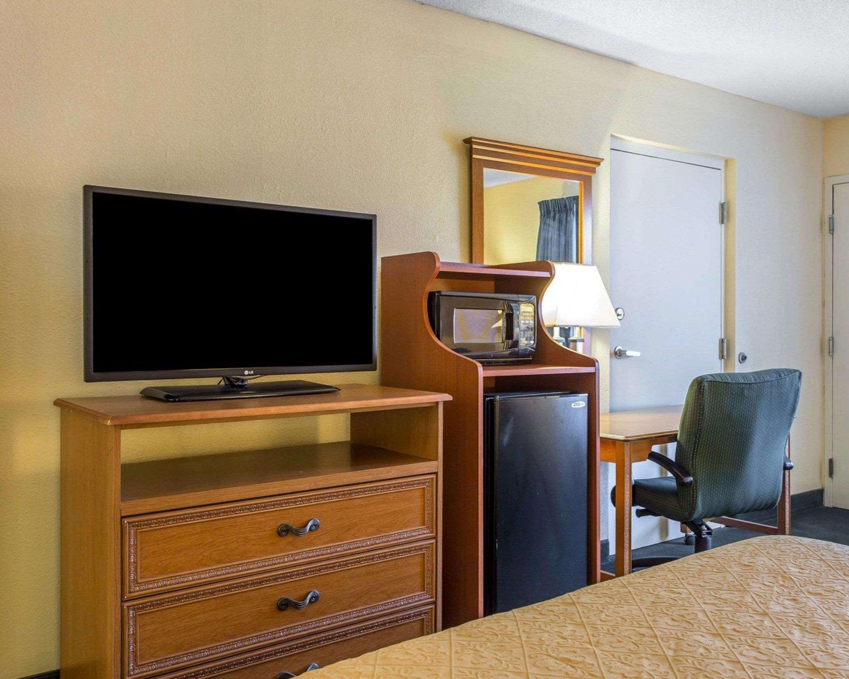 אייקן Quality Inn מראה חיצוני תמונה